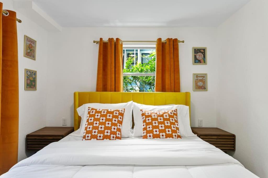 That 70'S Themed Apt Close To Coffee, Food + Shops Tampa Eksteriør billede