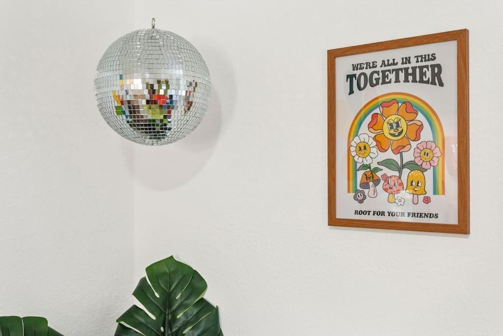 That 70'S Themed Apt Close To Coffee, Food + Shops Tampa Eksteriør billede